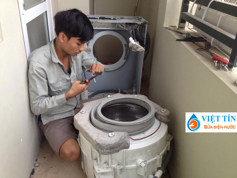 KHách hàng có thể hoàn toàn yên tâm về mức giá sửa chữa máy giặt tại Sửa điện nước Việt Tín