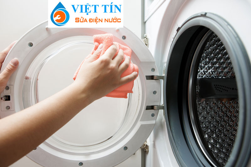 Vệ sinh máy giặt thường xuyên sẽ giúp cho chiếc máy giặt của nhà bạn hoạt động tốt hơn